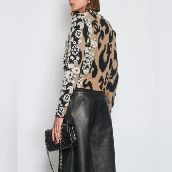 NWT CHANEL 23/A METIERS D'ART CC LEOPARD PRINT JUMPER SIZE FR 38 (UK 10) - Picture 3 of 15